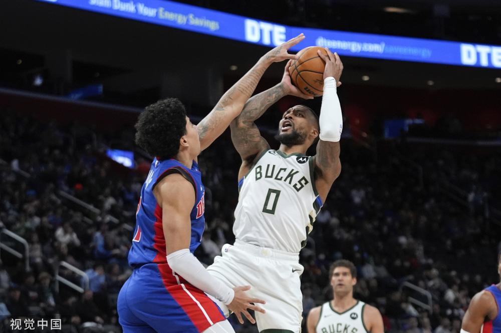 显得悠闲自 显得悠闲自