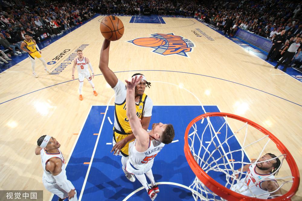 球队回到联 球队回到联